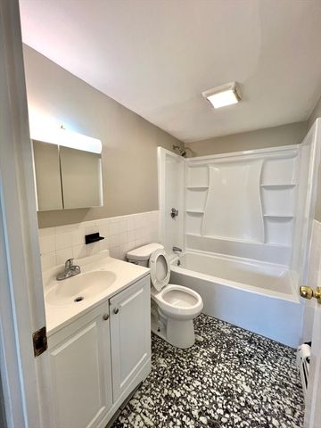 4 Hawes St 23, Revere, MA 02151