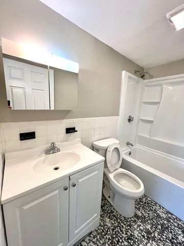 4 Hawes St 23, Revere, MA 02151