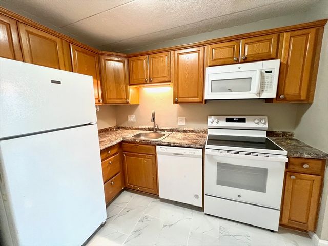 4 Hawes St 23, Revere, MA 02151