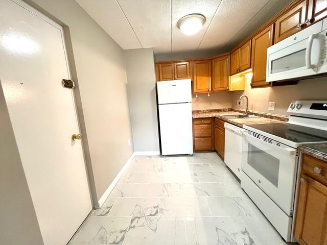 4 Hawes St 23, Revere, MA 02151