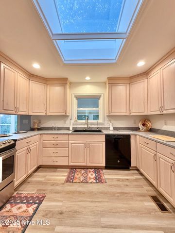 226 Pinewood Drive, Arapahoe, NC 28510