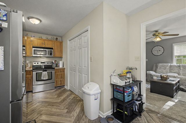 319 Lafayette Point Cir, Clarksville, TN 37042