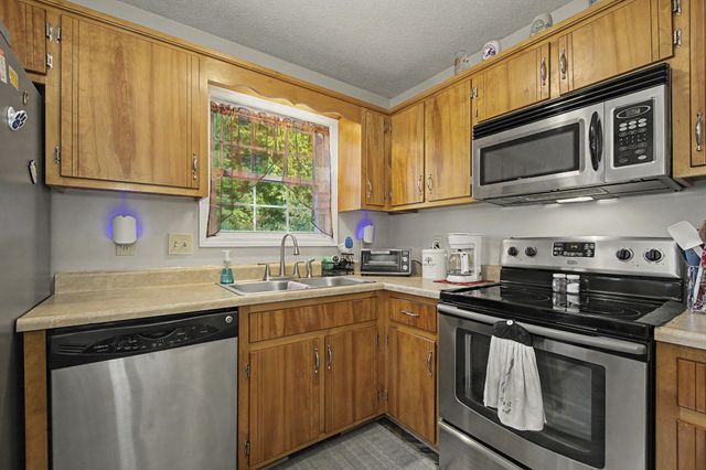 319 Lafayette Point Cir, Clarksville, TN 37042