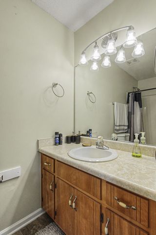 319 Lafayette Point Cir, Clarksville, TN 37042