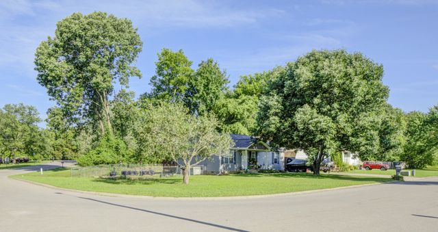 319 Lafayette Point Cir, Clarksville, TN 37042