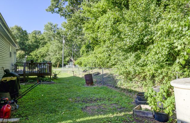 319 Lafayette Point Cir, Clarksville, TN 37042