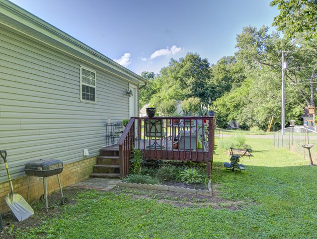 319 Lafayette Point Cir, Clarksville, TN 37042