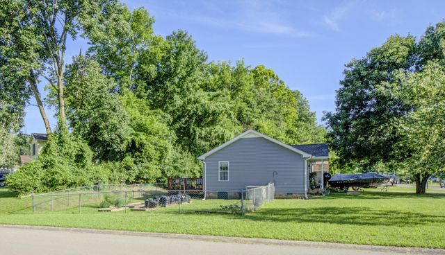 319 Lafayette Point Cir, Clarksville, TN 37042