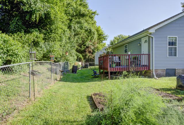 319 Lafayette Point Cir, Clarksville, TN 37042