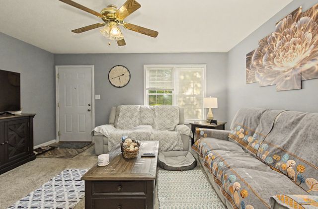 319 Lafayette Point Cir, Clarksville, TN 37042