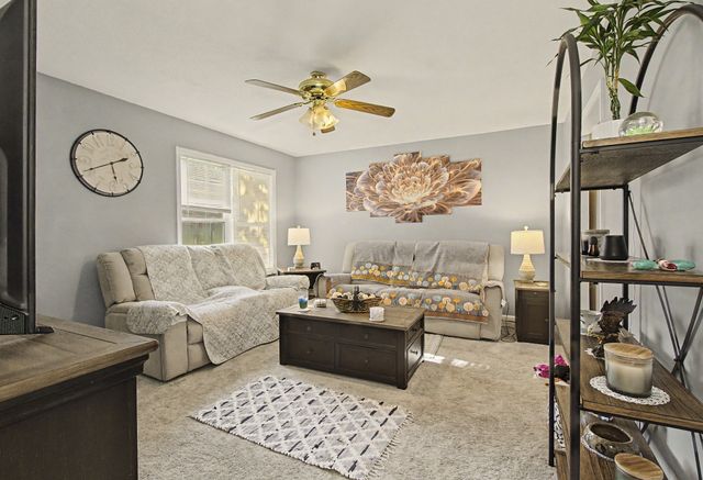 319 Lafayette Point Cir, Clarksville, TN 37042