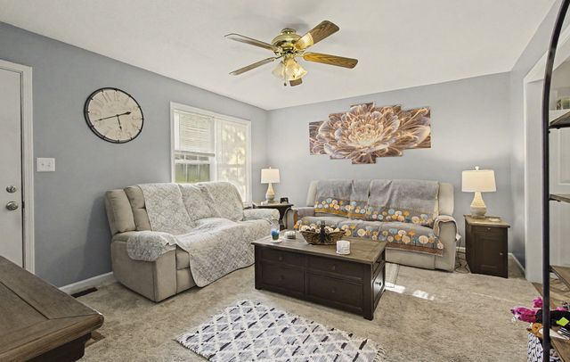319 Lafayette Point Cir, Clarksville, TN 37042
