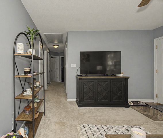 319 Lafayette Point Cir, Clarksville, TN 37042