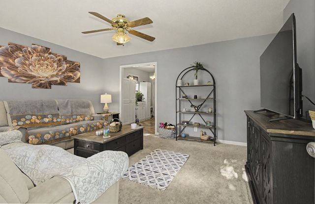 319 Lafayette Point Cir, Clarksville, TN 37042