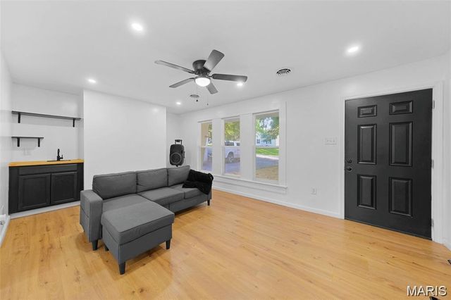 1147 Northdale Avenue, St Louis, MO 63138