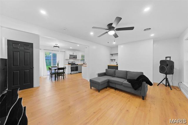 1147 Northdale Avenue, St Louis, MO 63138