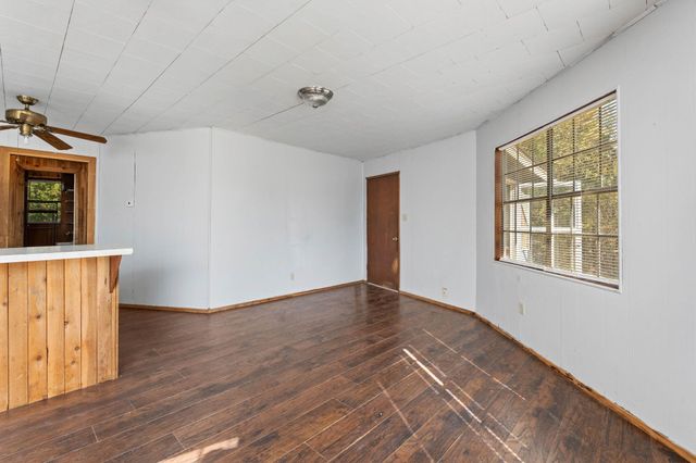 2 Tejas Street, Huntsville, TX 77320