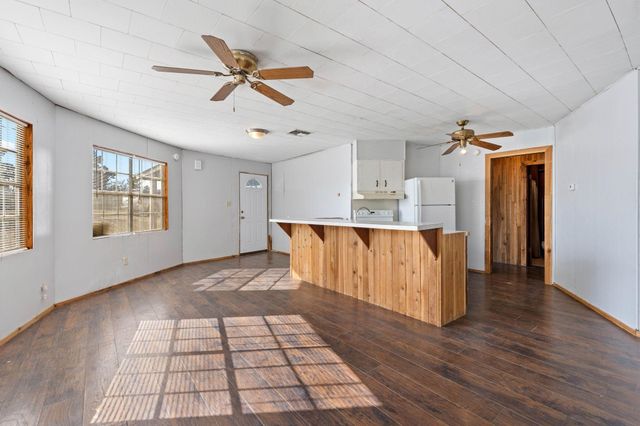 2 Tejas Street, Huntsville, TX 77320