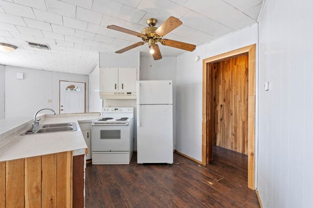 2 Tejas Street, Huntsville, TX 77320