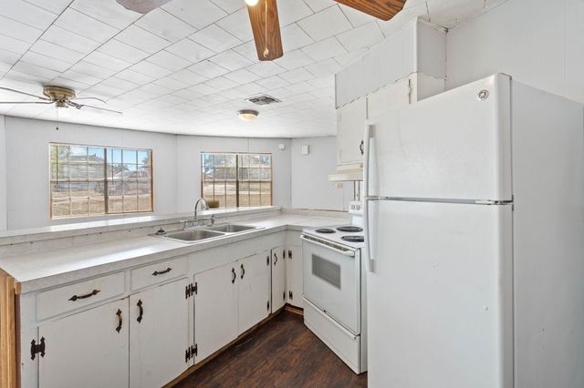 2 Tejas Street, Huntsville, TX 77320