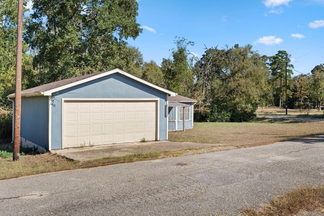 2 Tejas Street, Huntsville, TX 77320