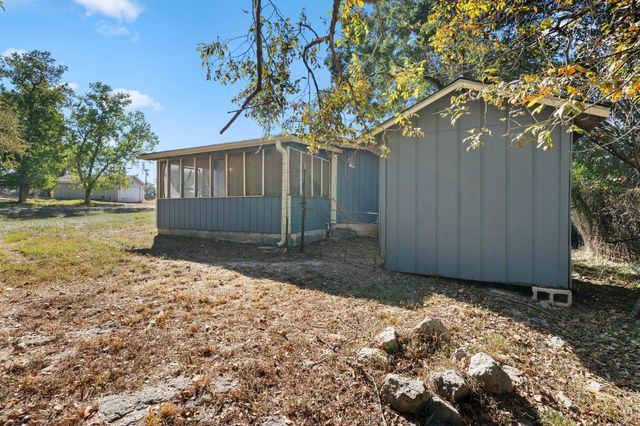 2 Tejas Street, Huntsville, TX 77320