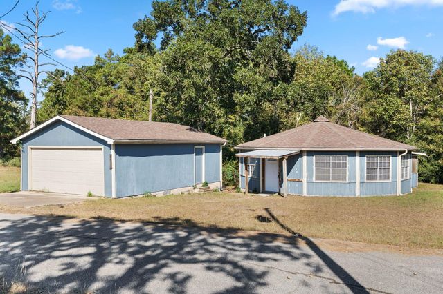 2 Tejas Street, Huntsville, TX 77320