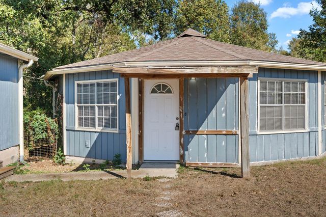 2 Tejas Street, Huntsville, TX 77320