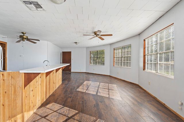 2 Tejas Street, Huntsville, TX 77320