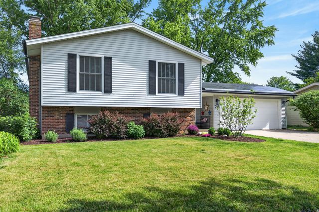 218 Wellington Drive, Crystal Lake, IL 60014