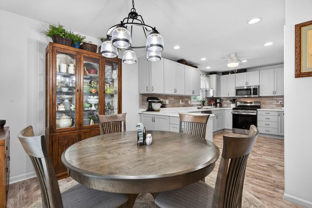 218 Wellington Drive, Crystal Lake, IL 60014