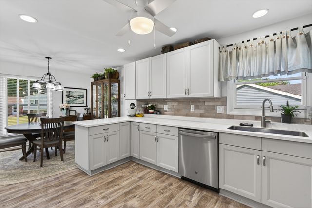 218 Wellington Drive, Crystal Lake, IL 60014