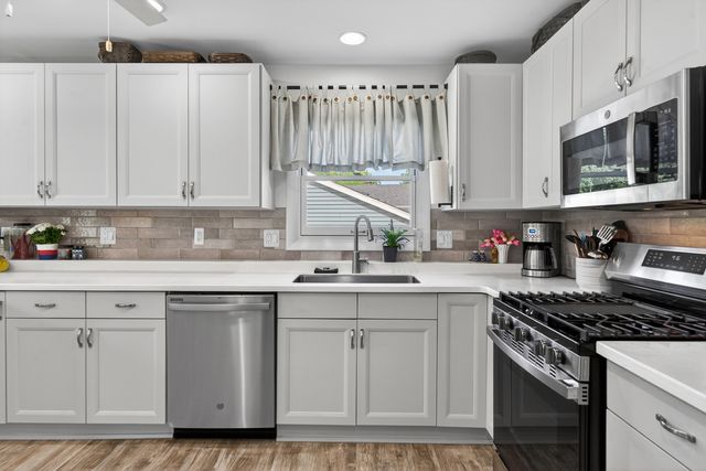 218 Wellington Drive, Crystal Lake, IL 60014