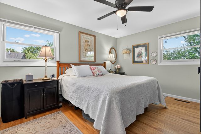 218 Wellington Drive, Crystal Lake, IL 60014