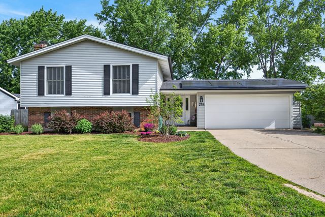 218 Wellington Drive, Crystal Lake, IL 60014