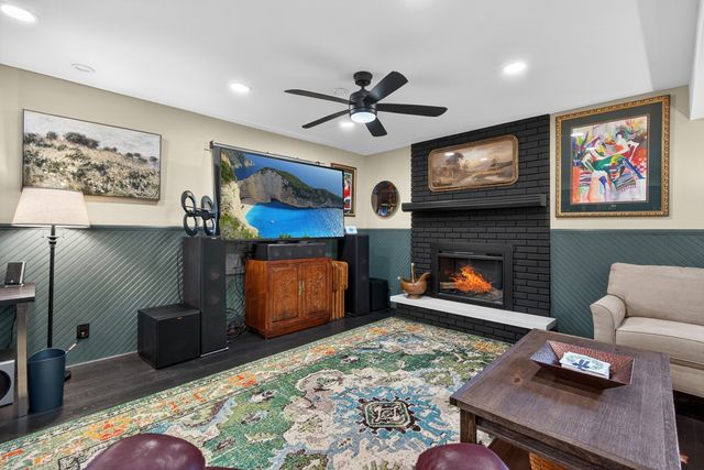 218 Wellington Drive, Crystal Lake, IL 60014