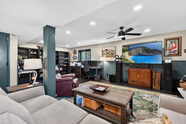 218 Wellington Drive, Crystal Lake, IL 60014