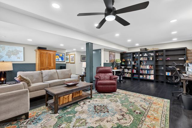 218 Wellington Drive, Crystal Lake, IL 60014