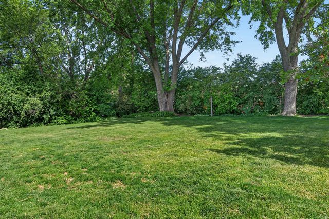 218 Wellington Drive, Crystal Lake, IL 60014