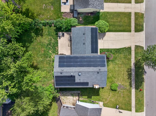 218 Wellington Drive, Crystal Lake, IL 60014