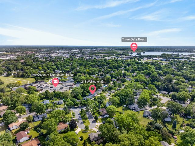 218 Wellington Drive, Crystal Lake, IL 60014