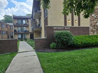 10425 S Hale Avenue 1C, Chicago, IL 60643