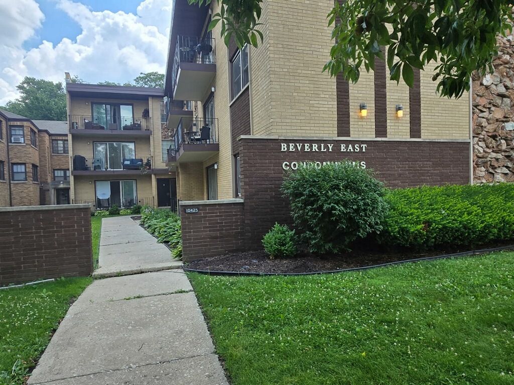 10425 S Hale Avenue 1C, Chicago, IL 60643
