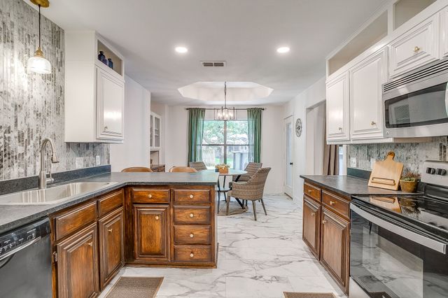 6824 Ridgewood Drive, North Richland Hills, TX 76182
