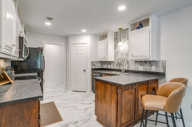 6824 Ridgewood Drive, North Richland Hills, TX 76182