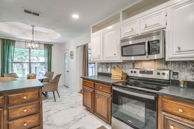 6824 Ridgewood Drive, North Richland Hills, TX 76182