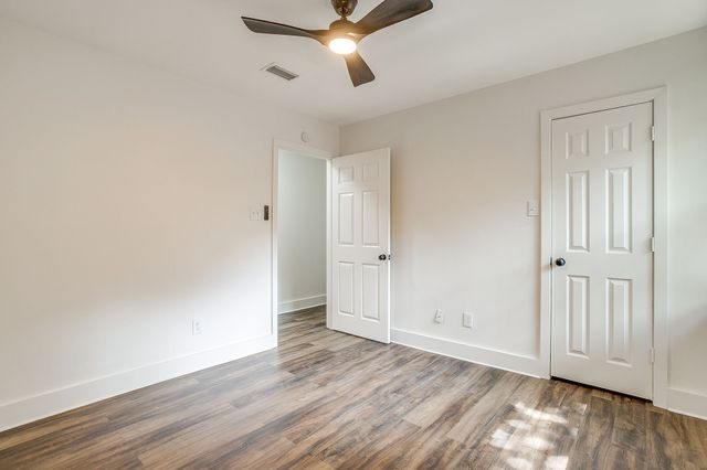 6824 Ridgewood Drive, North Richland Hills, TX 76182