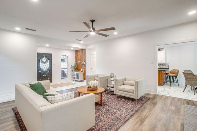 6824 Ridgewood Drive, North Richland Hills, TX 76182