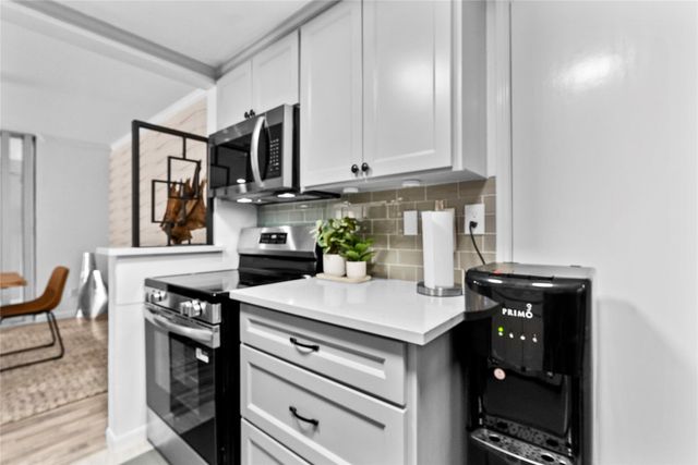 604 S Ripple Creek Drive 604, Houston, TX 77057