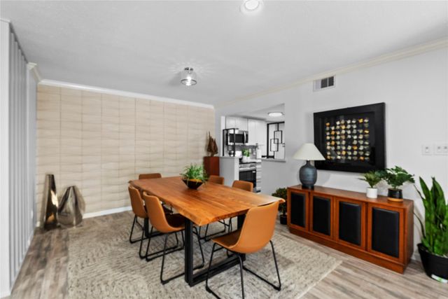 604 S Ripple Creek Drive 604, Houston, TX 77057